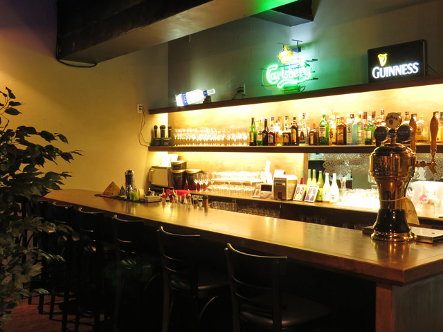 カウンター 8席